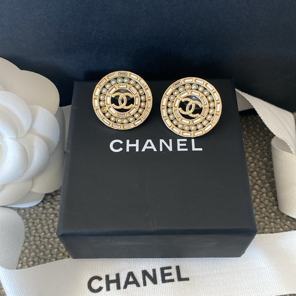 Chanel Earrings - Authentic - Picture 2 of 4